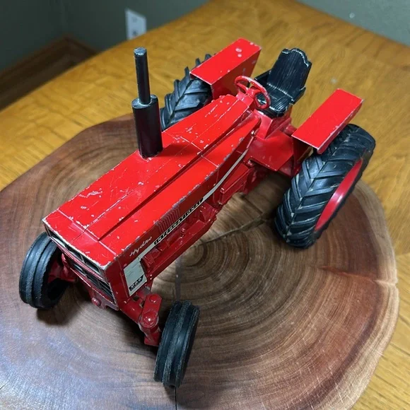 ERTL Vintage Farmall International Harvester 966 - 1/16 scale - Picture 6 of 17